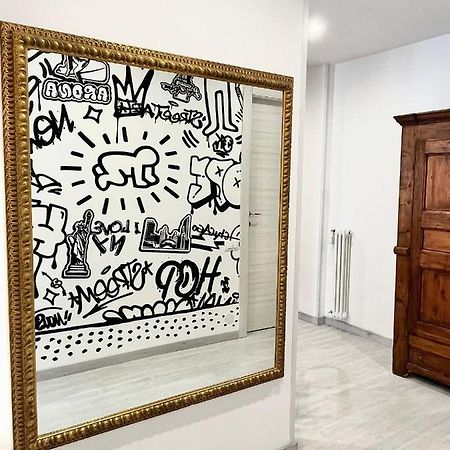 Graffiti Home Arona Luaran gambar
