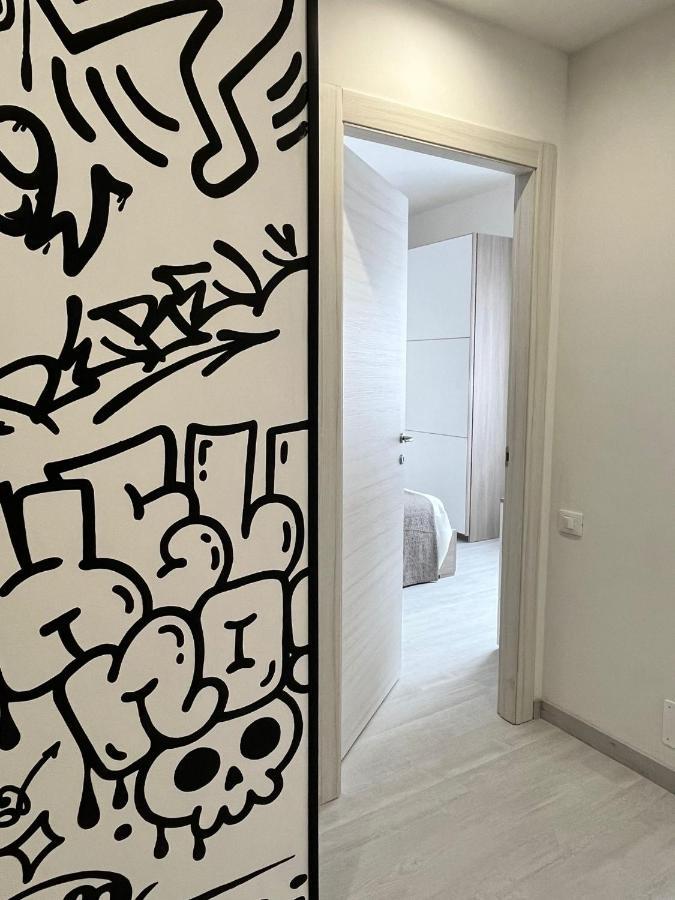 Graffiti Home Arona Luaran gambar