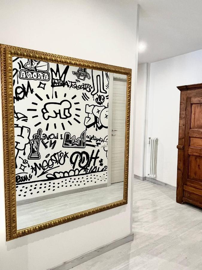Graffiti Home Arona Luaran gambar